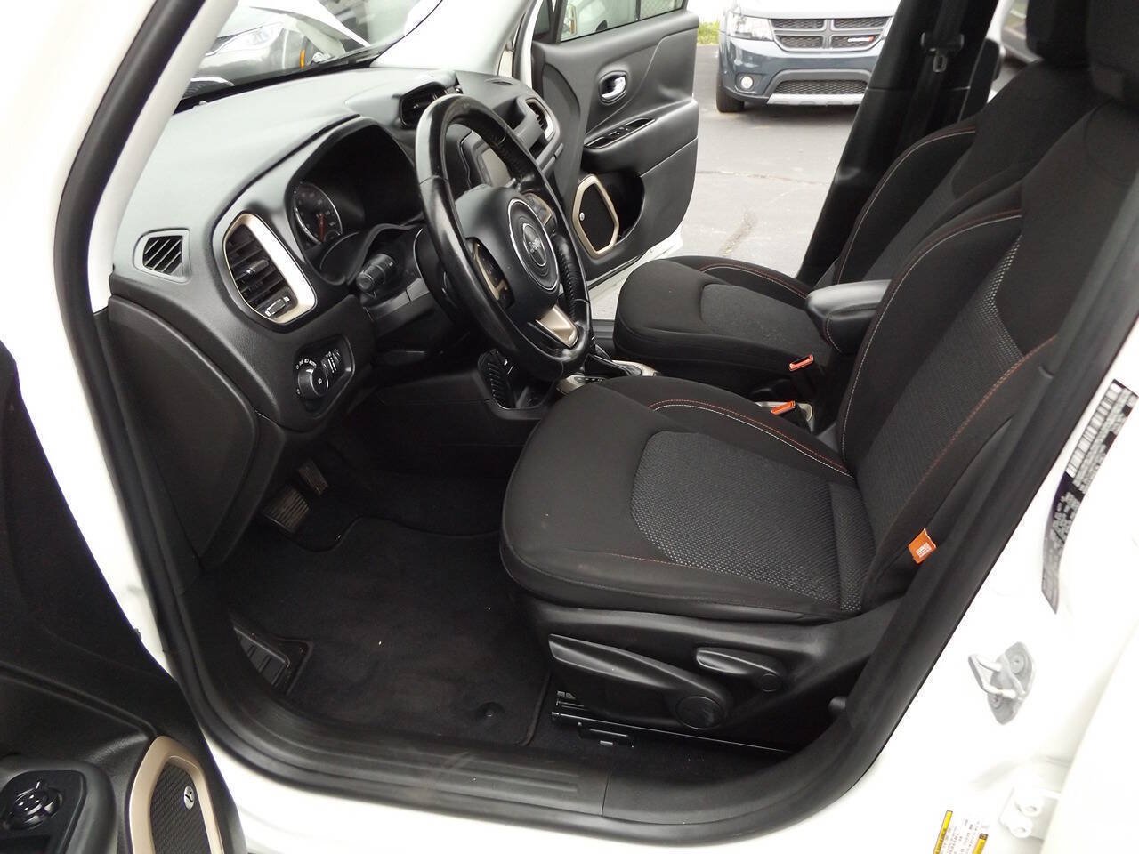 Used 2016 Jeep Renegade 75th Anniversary FWD image 13