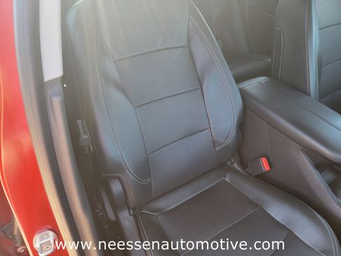 Used 2024 GMC Terrain SLT w/ Infotainment Package II image 10