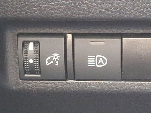 Used 2025 Toyota RAV4 XLE image 26