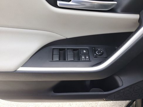 Certified 2021 Toyota RAV4 XLE w/ Convenience Package AWD/4WD image 20