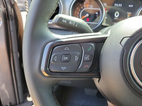 Used 2023 Jeep Gladiator Sport AWD/4WD image 22