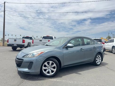 Used 2013 MAZDA MAZDA3 i Sport FWD image 2
