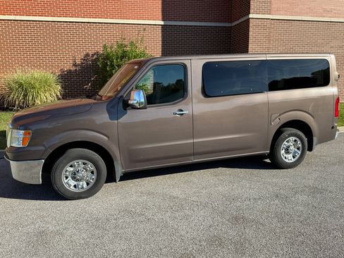 Used 2018 Nissan NV 3500 SV w/ Navigation Package image 5