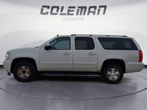 Used 2008 Chevrolet Suburban LT w/ LT Preferred Equipment Group image 2