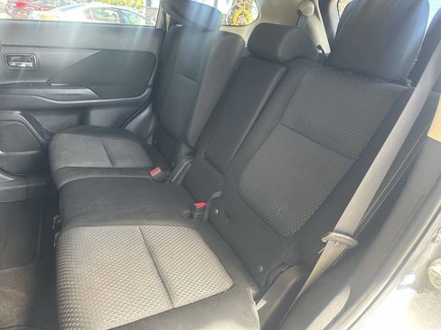 Used 2017 Mitsubishi Outlander ES image 13