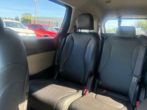 Used 2026 Kia Carnival FWD image 34