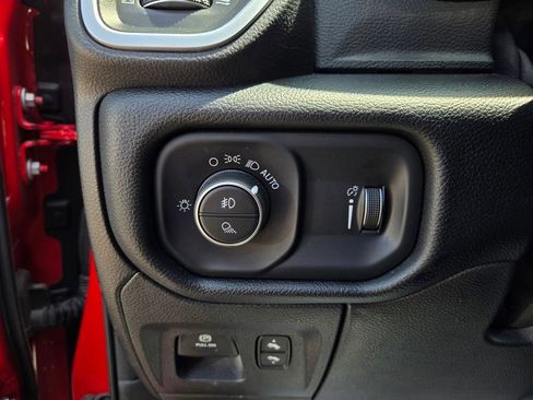 Used 2020 RAM 1500 Big Horn AWD/4WD image 16