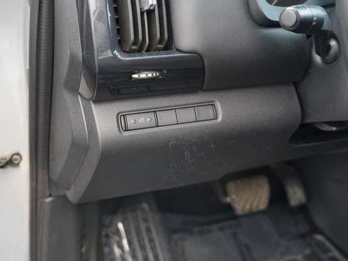Used 2024 Nissan Pathfinder S AWD/4WD image 17
