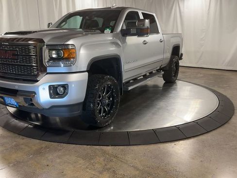 Used 2018 GMC Sierra 2500 Denali w/ Duramax Plus Package image 4