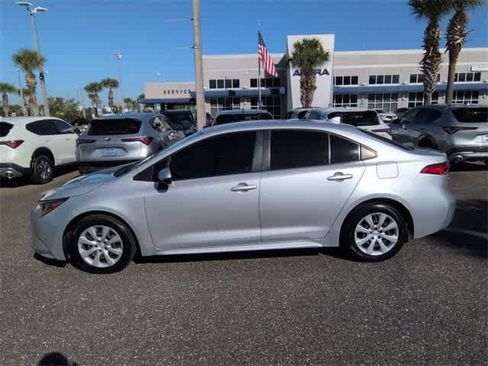 Used 2022 Toyota Corolla LE image 5