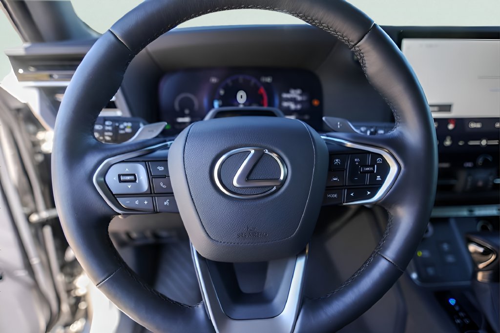 Used 2025 Lexus GX 550 w/ Accessory Package (2T) AWD/4WD image 12