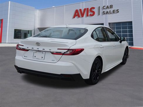 Used 2025 Toyota Camry SE image 6