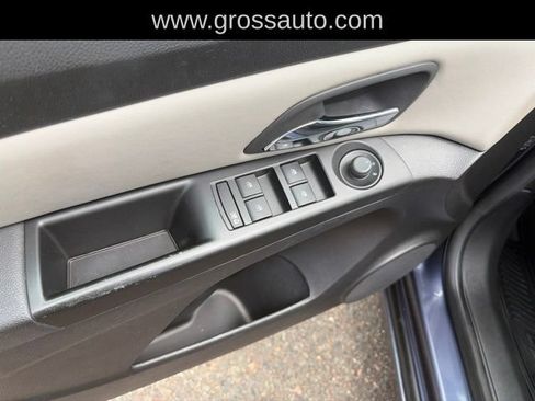 Used 2013 Chevrolet Cruze LS FWD image 14