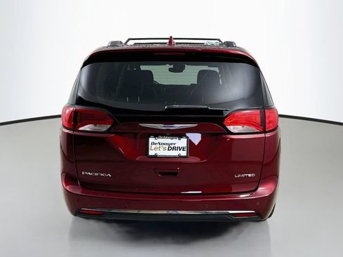 Used 2019 Chrysler Pacifica Limited w/ Advanced Safetytec Group FWD image 11
