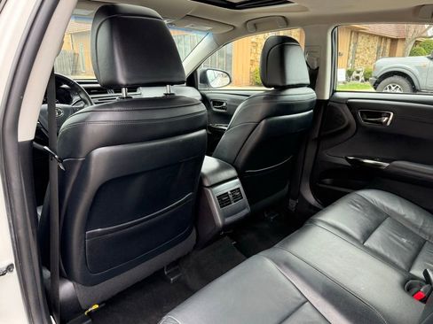 Used 2016 Toyota Avalon Touring FWD image 12