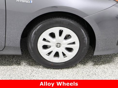 Used 2020 Toyota Prius L Eco image 5