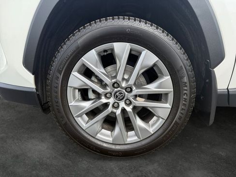 Used 2021 Toyota RAV4 XLE Premium AWD/4WD image 4
