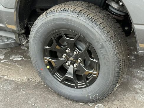 New 2025 Ford F150 Lightning XLT image 7