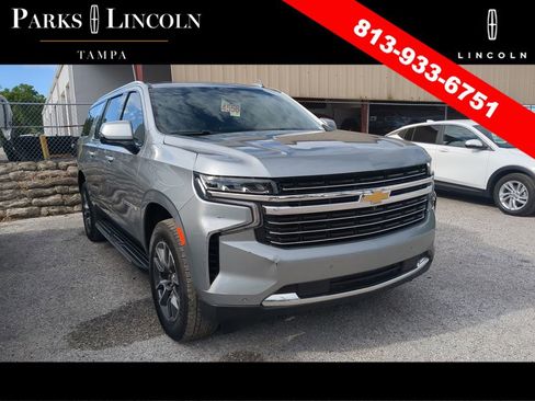 Used 2024 Chevrolet Suburban LT w/ Luxury Package image 2