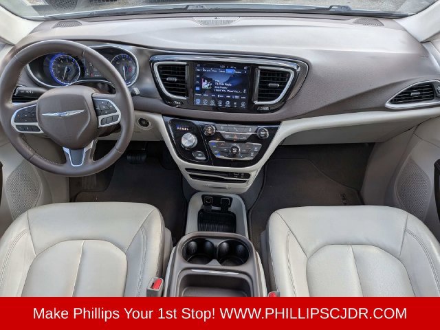 Used 2017 Chrysler Pacifica Touring-L FWD image 14