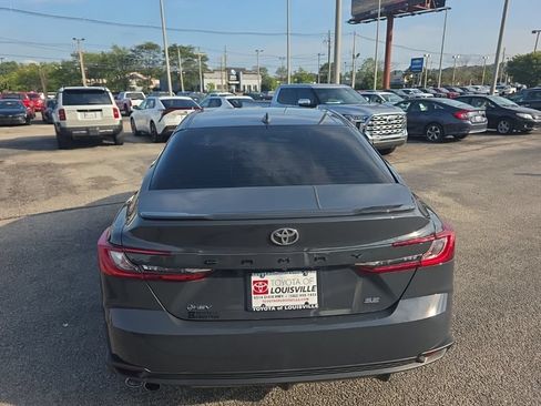 Used 2025 Toyota Camry SE FWD image 4