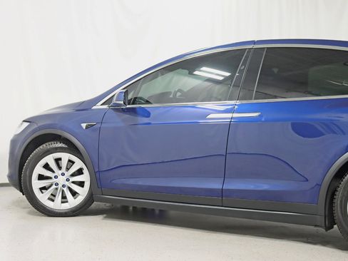 Used 2018 Tesla Model X 75D image 12