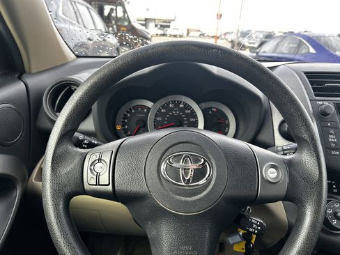 Used 2011 Toyota RAV4 4WD image 17