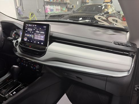 Used 2022 Jeep Compass Limited image 30