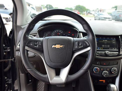 Used 2019 Chevrolet Trax LT w/ LT Convenience Package FWD image 6