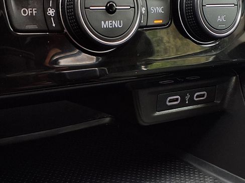 Used 2022 Volkswagen Jetta SE image 9