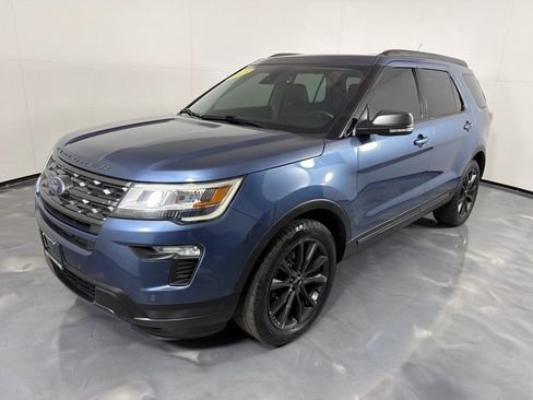 Used 2018 Ford Explorer XLT w/ Equipment Group 202A AWD/4WD image 9
