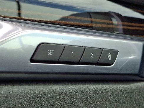 Used 2025 Cadillac Escalade Premium Luxury AWD/4WD image 31