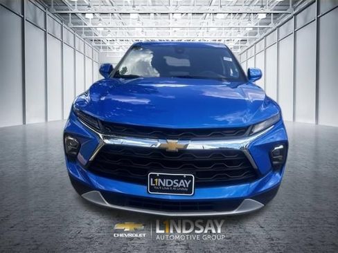 Used 2025 Chevrolet Blazer LT FWD image 2