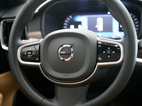 Certified 2025 Volvo V90 B6 Cross Country Ultra AWD/4WD image 29