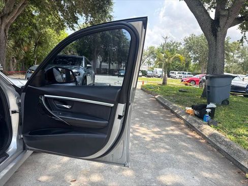 Used 2017 BMW 330i Sedan RWD image 17