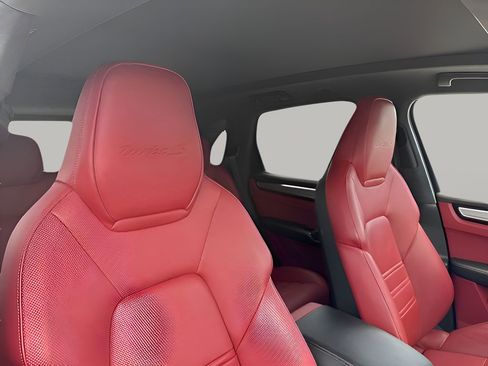 Used 2023 Porsche Cayenne Turbo S image 20
