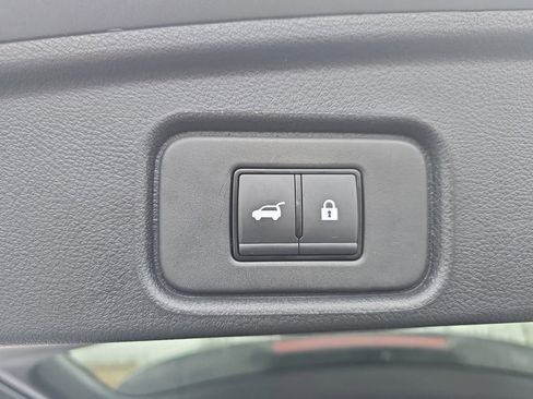 Used 2025 Nissan Pathfinder SV image 14