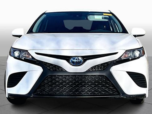 Used 2020 Toyota Camry SE image 3