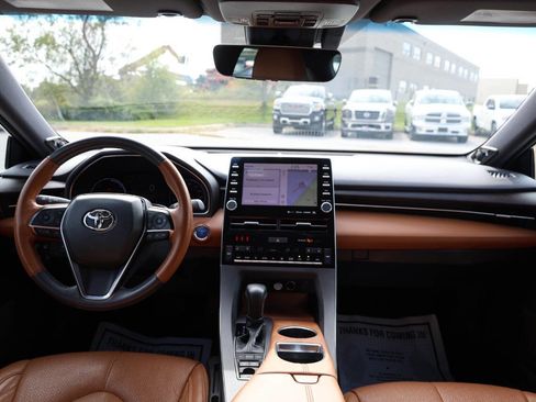 Used 2020 Toyota Avalon Limited image 13