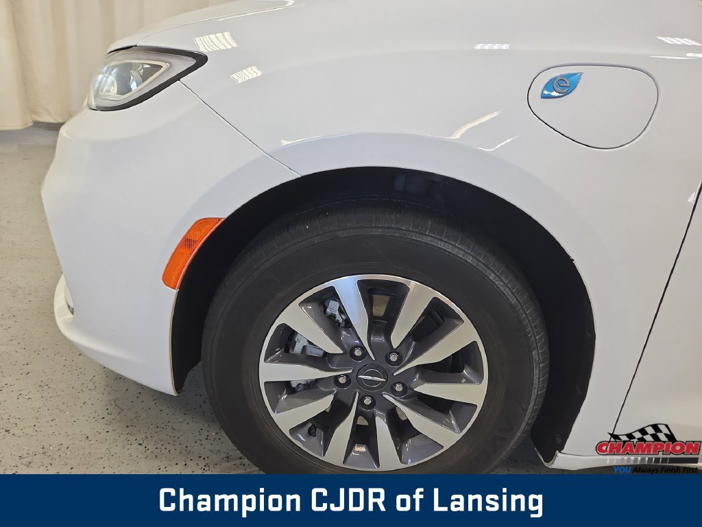 Used 2023 Chrysler Pacifica Touring-L FWD image 40