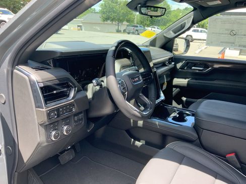 New 2026 GMC Yukon Elevation w/ Elevation Premium Package AWD/4WD image 11