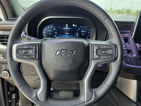Used 2022 Chevrolet Tahoe Z71 w/ Luxury Package AWD/4WD image 19