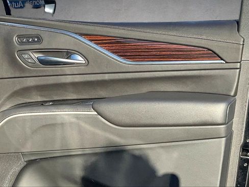 Used 2021 Cadillac Escalade ESV Premium Luxury w/ Driver Assist Tech Package AWD/4WD image 34