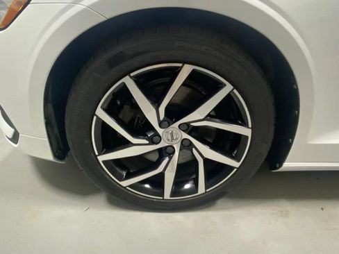 Used 2020 Volvo S60 T5 Momentum w/ Protection Package FWD image 5