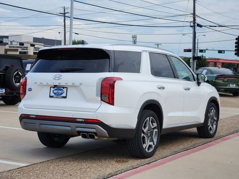 Used 2025 Hyundai Palisade SEL FWD image 3