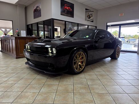 Used 2019 Dodge Challenger SRT Hellcat Redeye RWD image 2