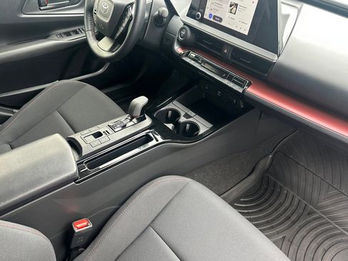 Used 2024 Toyota Prius Prime SE image 16