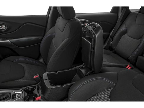 Used 2019 Jeep Cherokee Latitude Plus FWD image 45