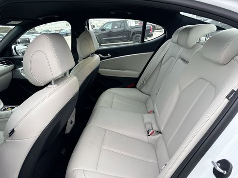 Used 2025 Genesis G70 2.5T image 23