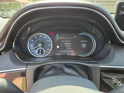 Used 2025 Genesis GV70 2.5T AWD/4WD image 28